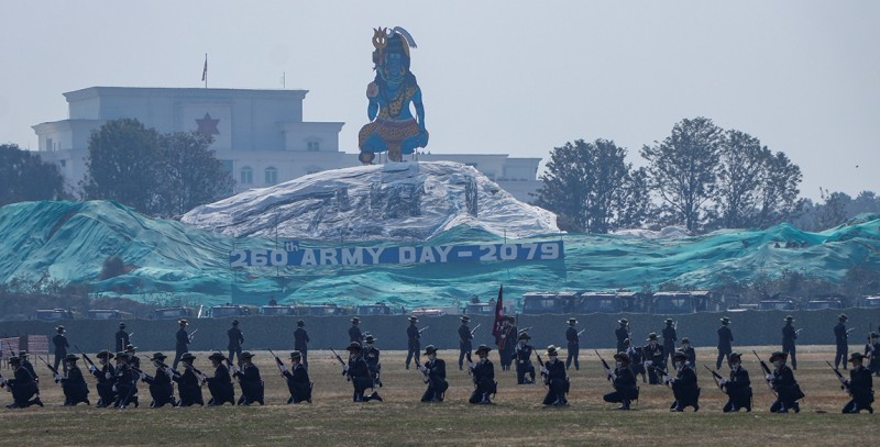 नेपाली सेना दिवसका अवसरमा काठमाडौंको टुँडिखेलमा आयोजित विशेष समारोहमा प्रस्तुती देखाउँदै नेपाली सेना । 